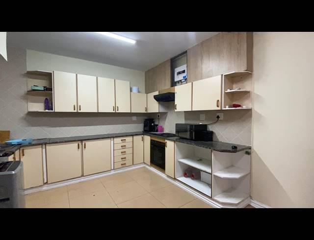 1.5 BEDROOM FLAT FOR SALE IN GLENWOOD